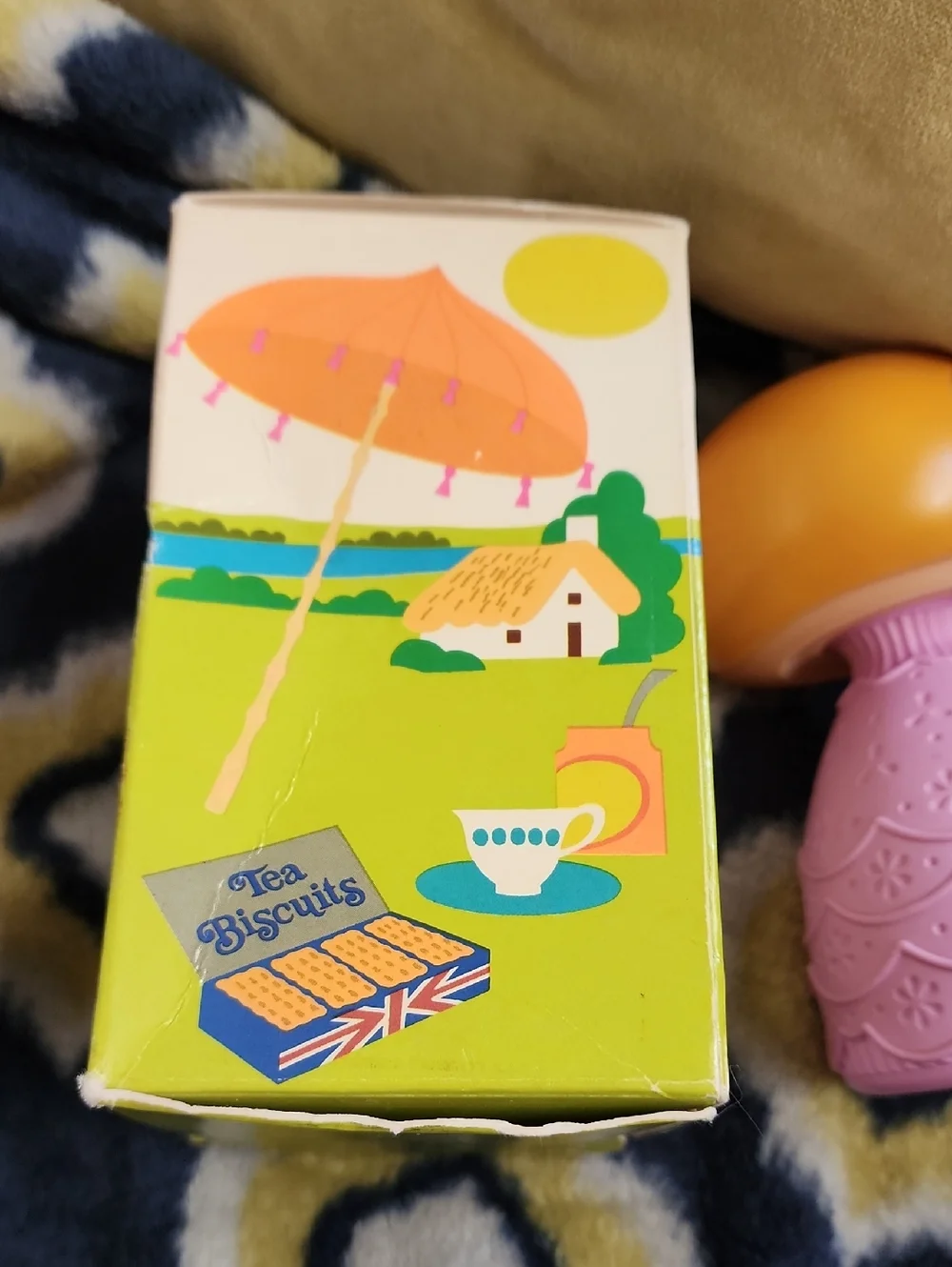 Avon Small World Bubble Bath Bottle - 1970's - Picture 5 of 8